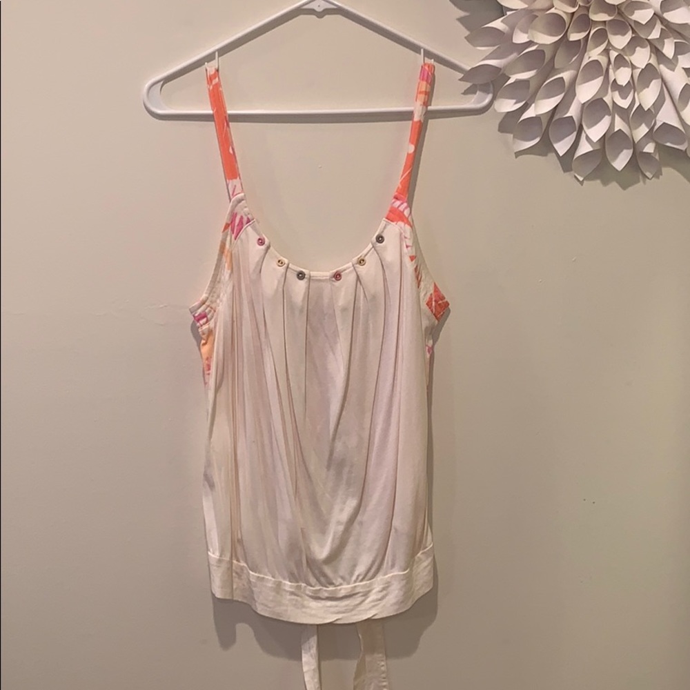 Super cute summer top with partially opened back